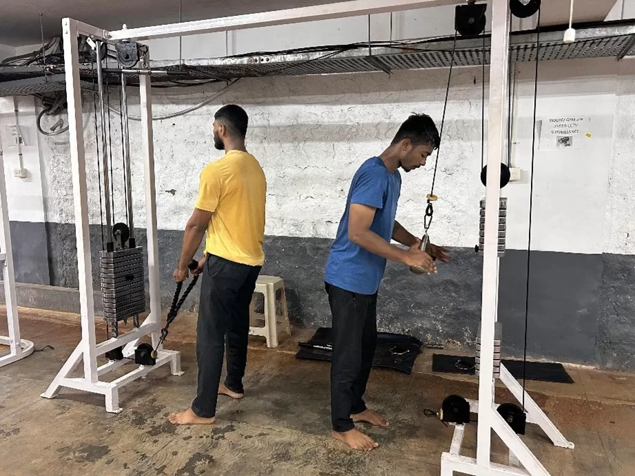 Cable Crossover Gym Machine