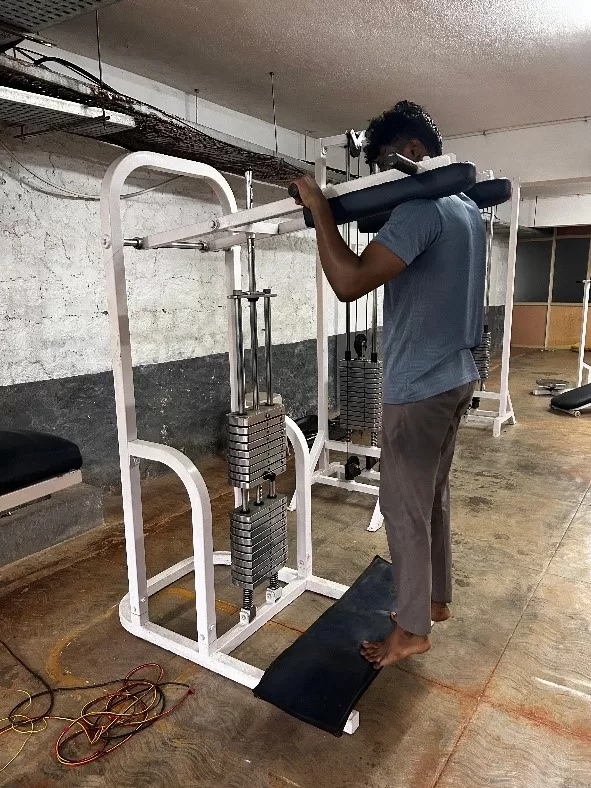 Shoulder Calf Raise Machine